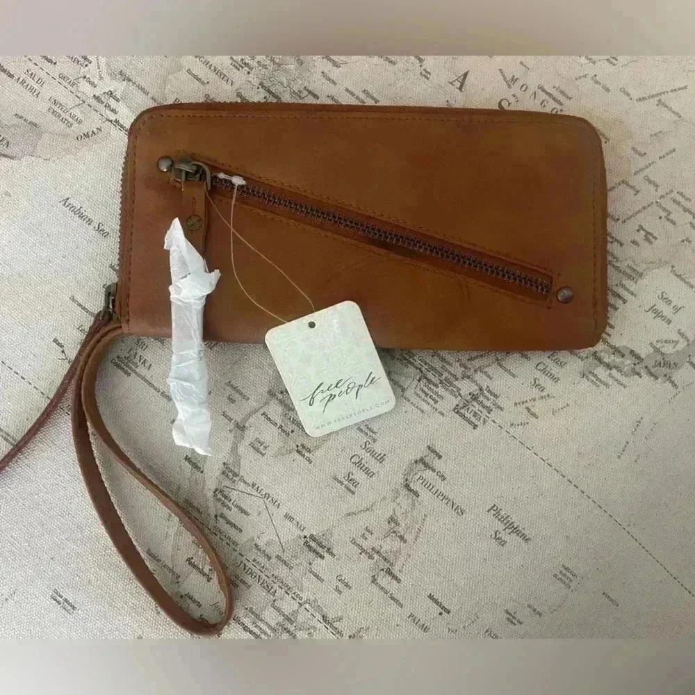 Free People Distressed Vegan Wallet/Wristlet, brown pebble texture New With Tags